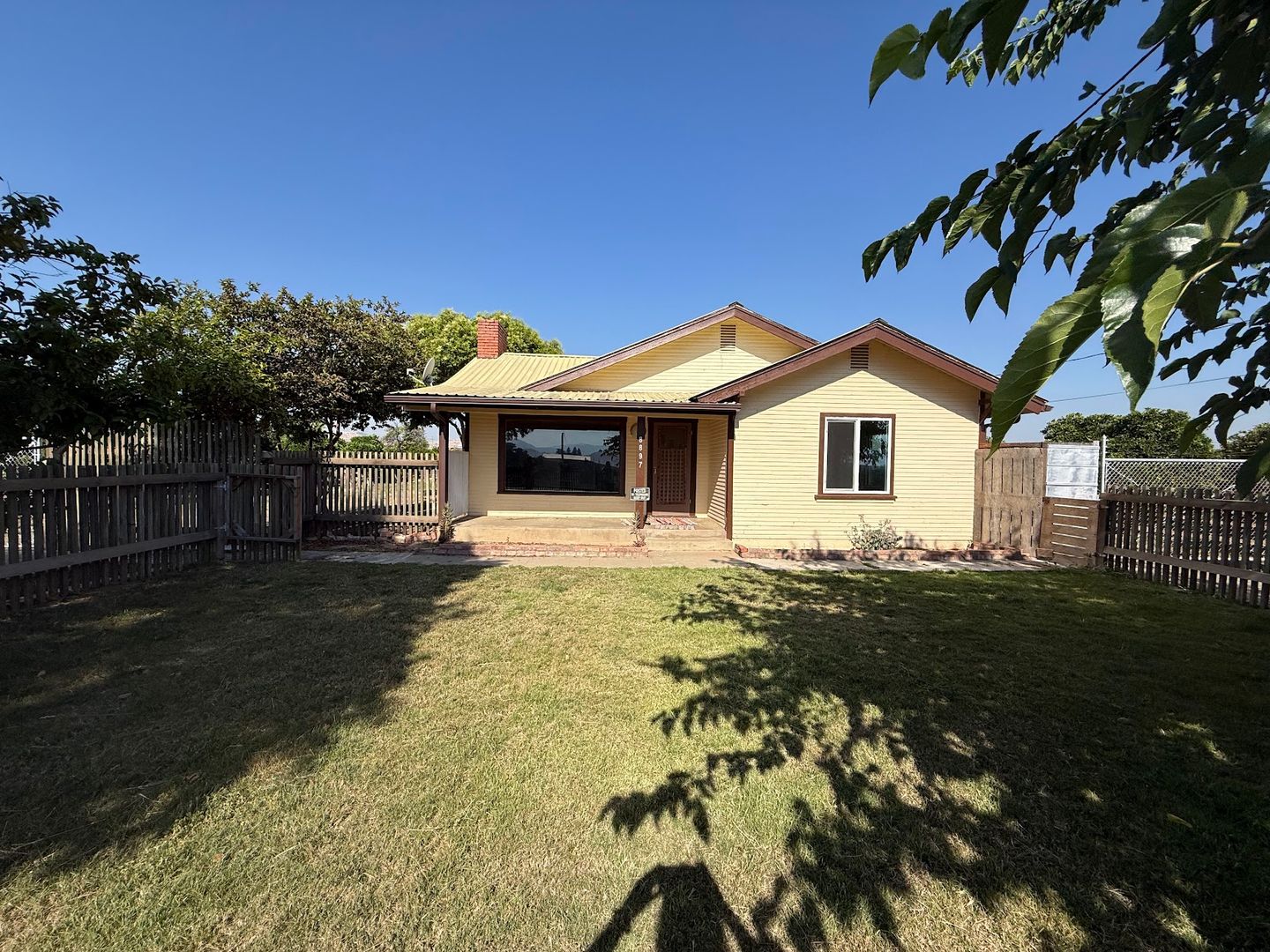 Orange Cove House: 8897 Jacobs Ave