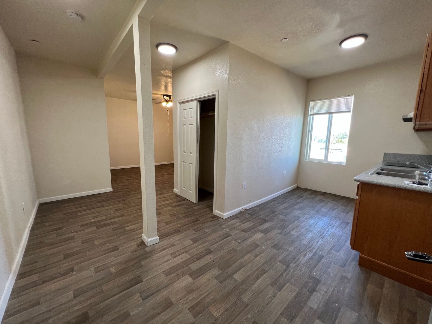 Dinuba Apartment: 186 S. "L" Street