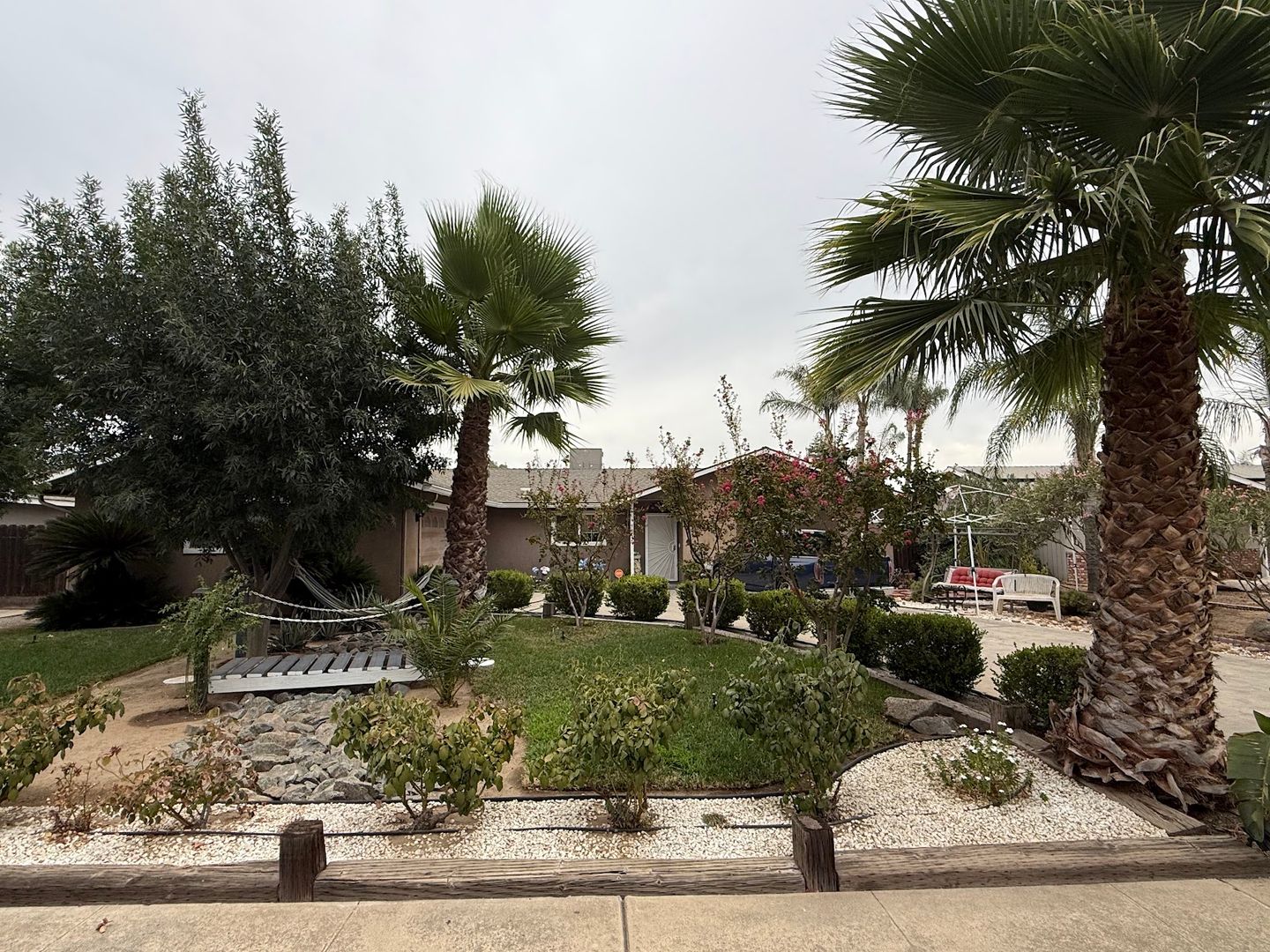 Dinuba House: 942 N Eaton Ave