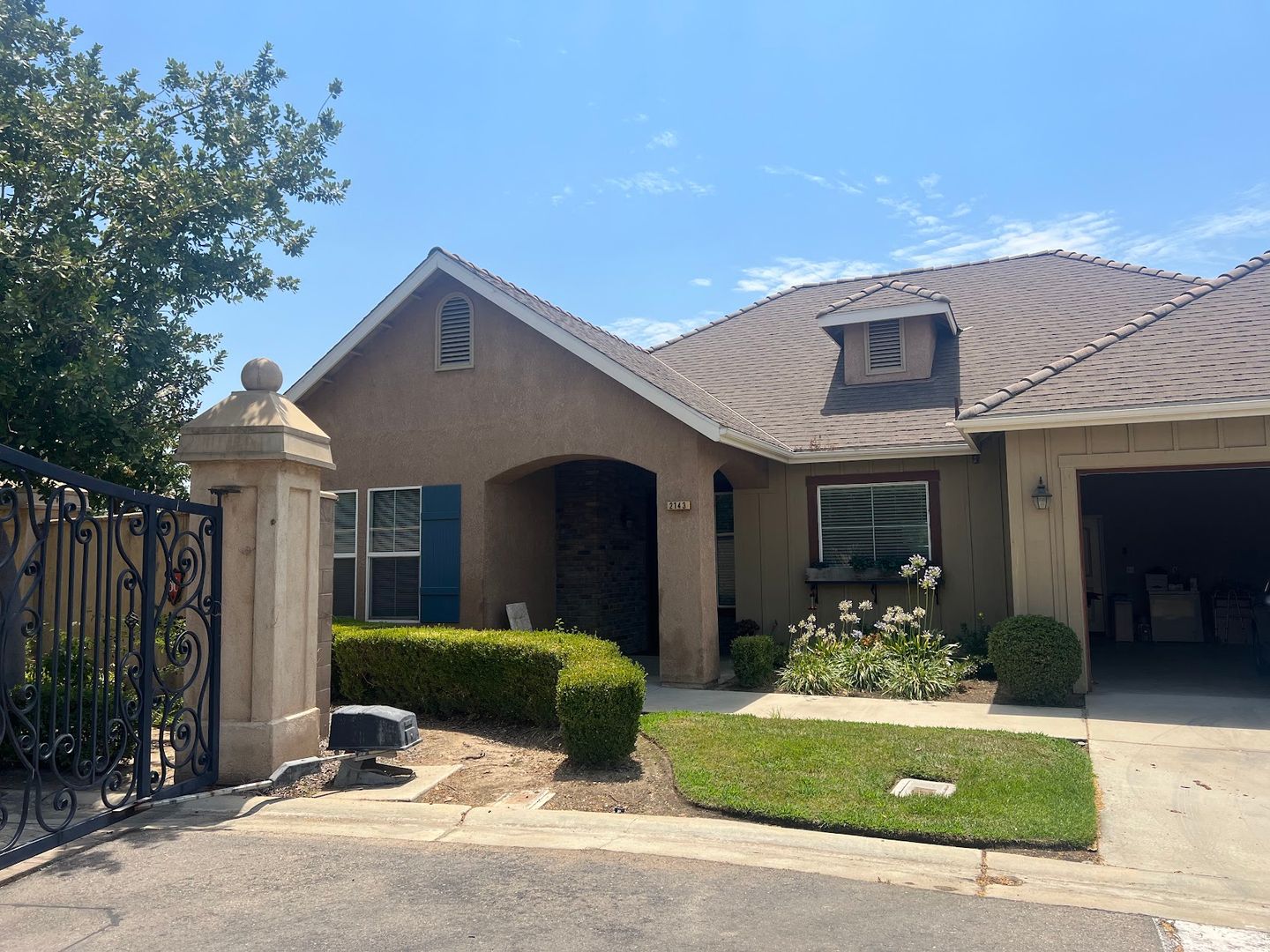 Reedley House: 2143 S Church Ave