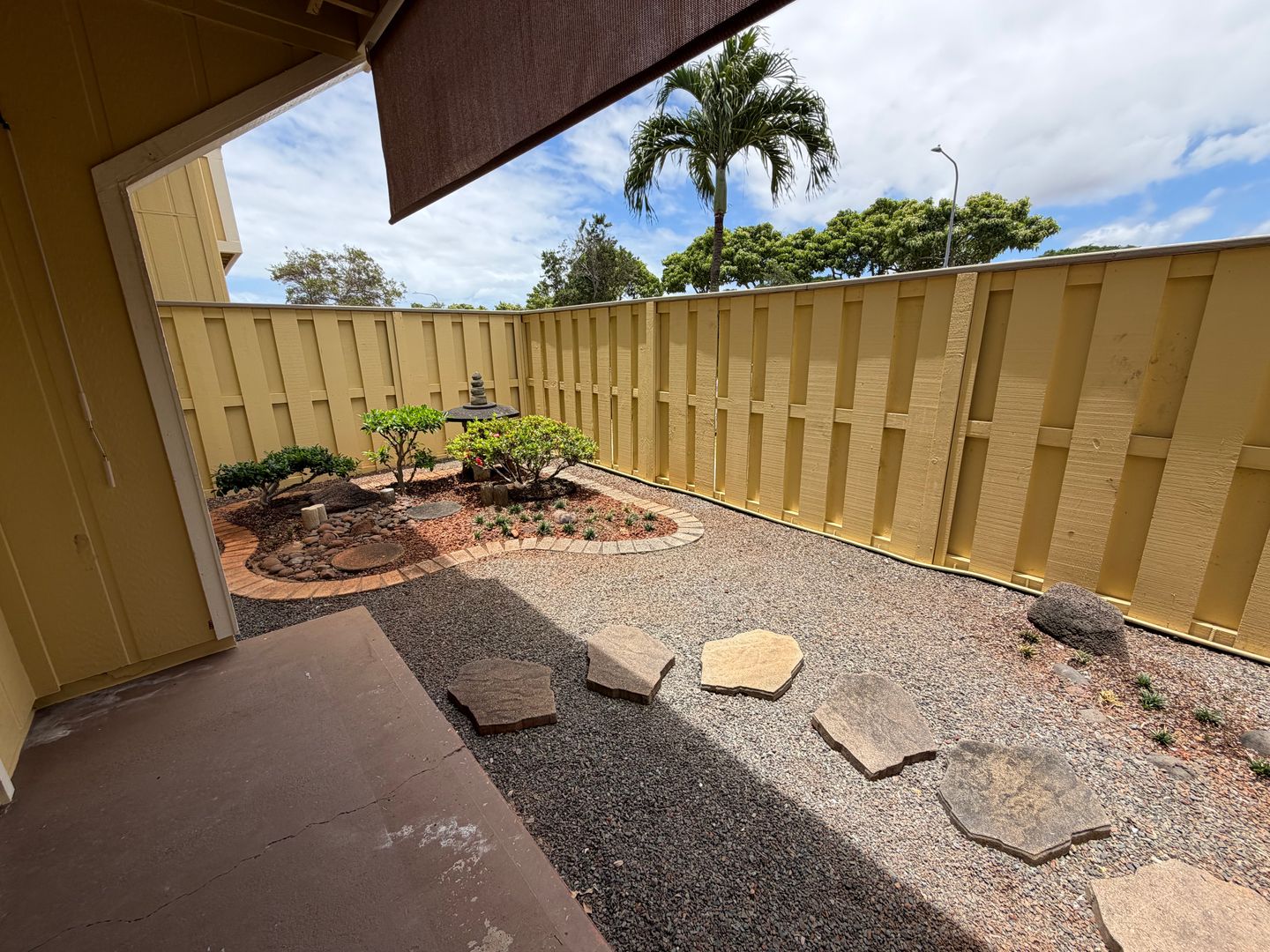 Waipahu Townhome: 94-1004 Kaukahi St #K2