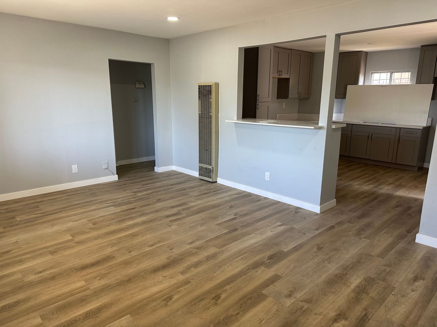 Los Angeles Apartment: 9526 S Croesus Ave