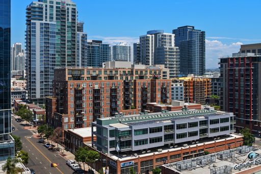 Expansive East Village loft at Parkloft, available now! 1 parking space included! Small pet OK! – photo 1