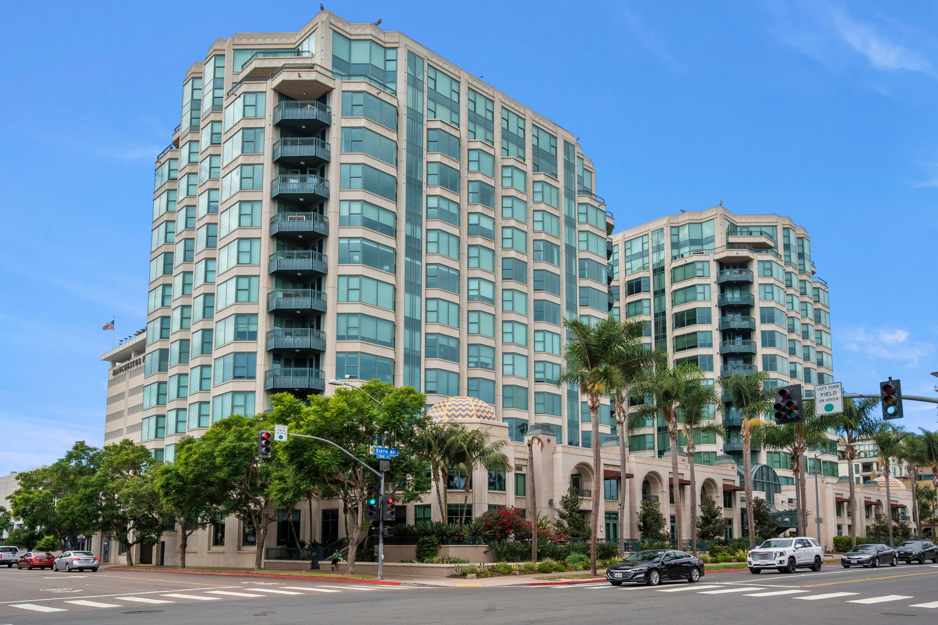 Exquisite Banker's Hill 3-Bedroom with Direct Park Access! Private 2-Car Garage! Small Pet OK!