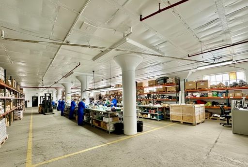 Spacious Warehouse/Manufacturing/Storage Space Now Available – photo 1