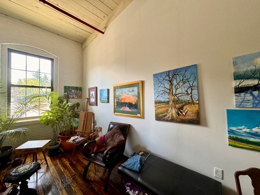 Charming 230 SF Artist / Creative Studio – Available Now