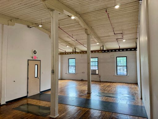 Bright 990 SF Creative Studio / Office – Available September 10 – photo 1
