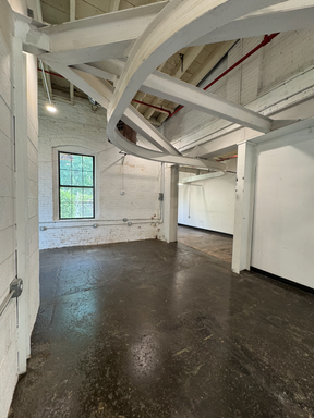 1,490 SF Creative Studio / Workshop / Flex Space – Available Now – photo 1