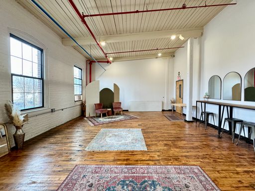 Bright 630 SF Creative Studio / Office – Available Now – photo 1