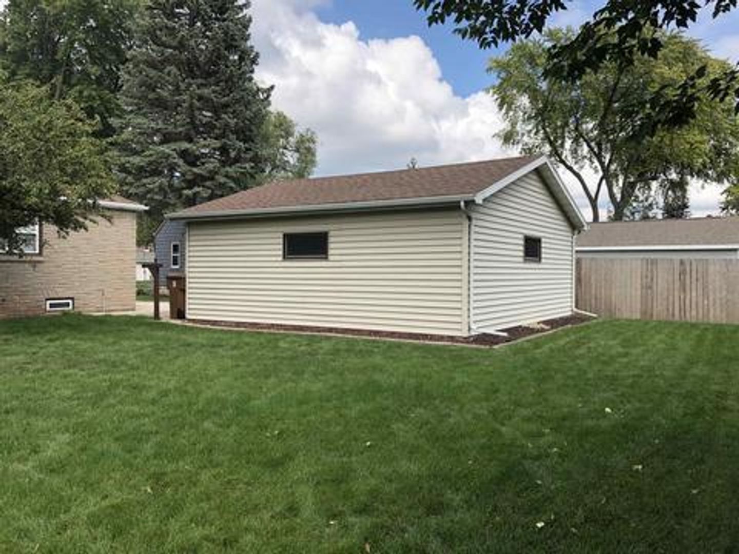 Menasha House: 825 Jefferson St