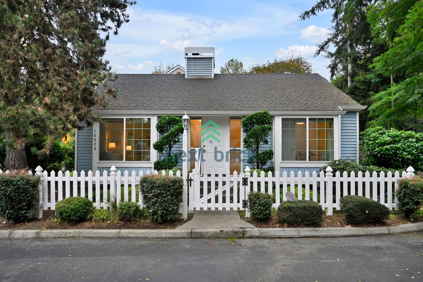 Kirkland House: 10025 NE 129th PL