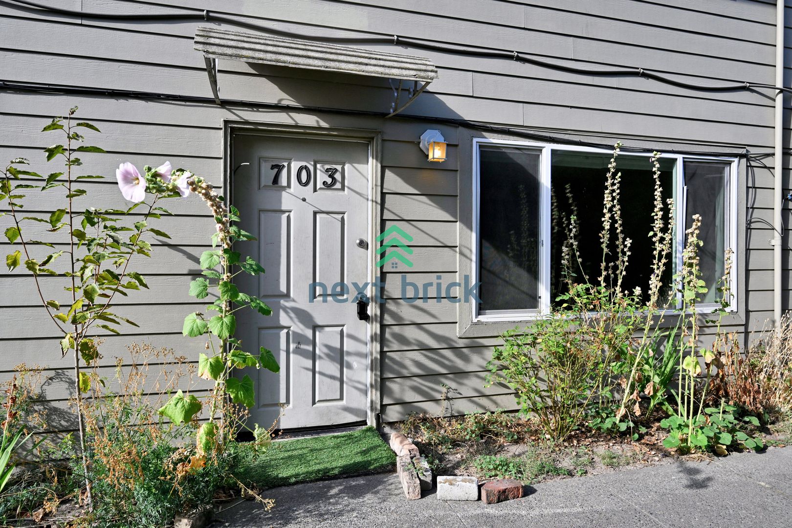 Seattle Apartment: 701 S Kenyon St