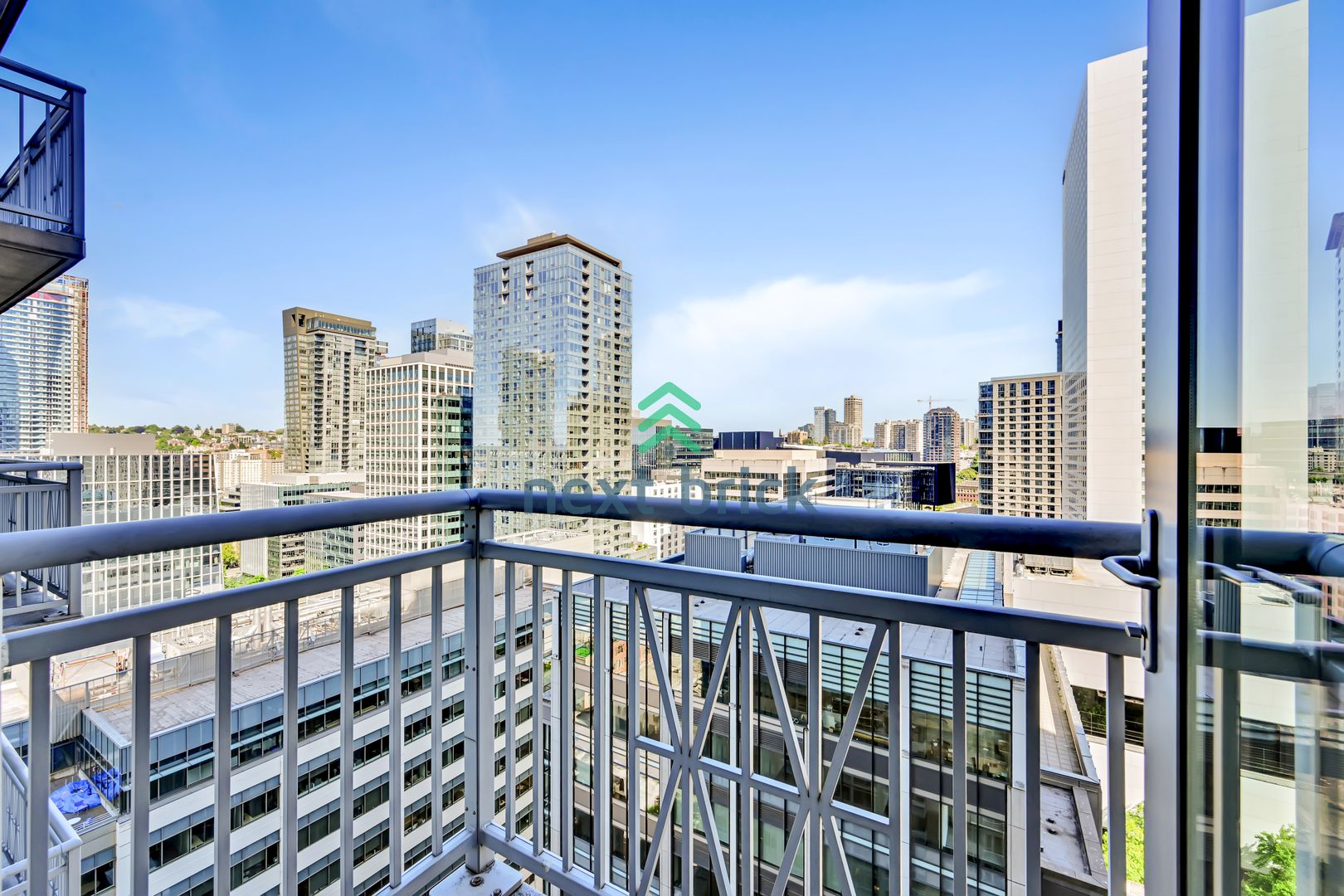 Luxury High-Rise Living in the Heart of Downtown Seattle!