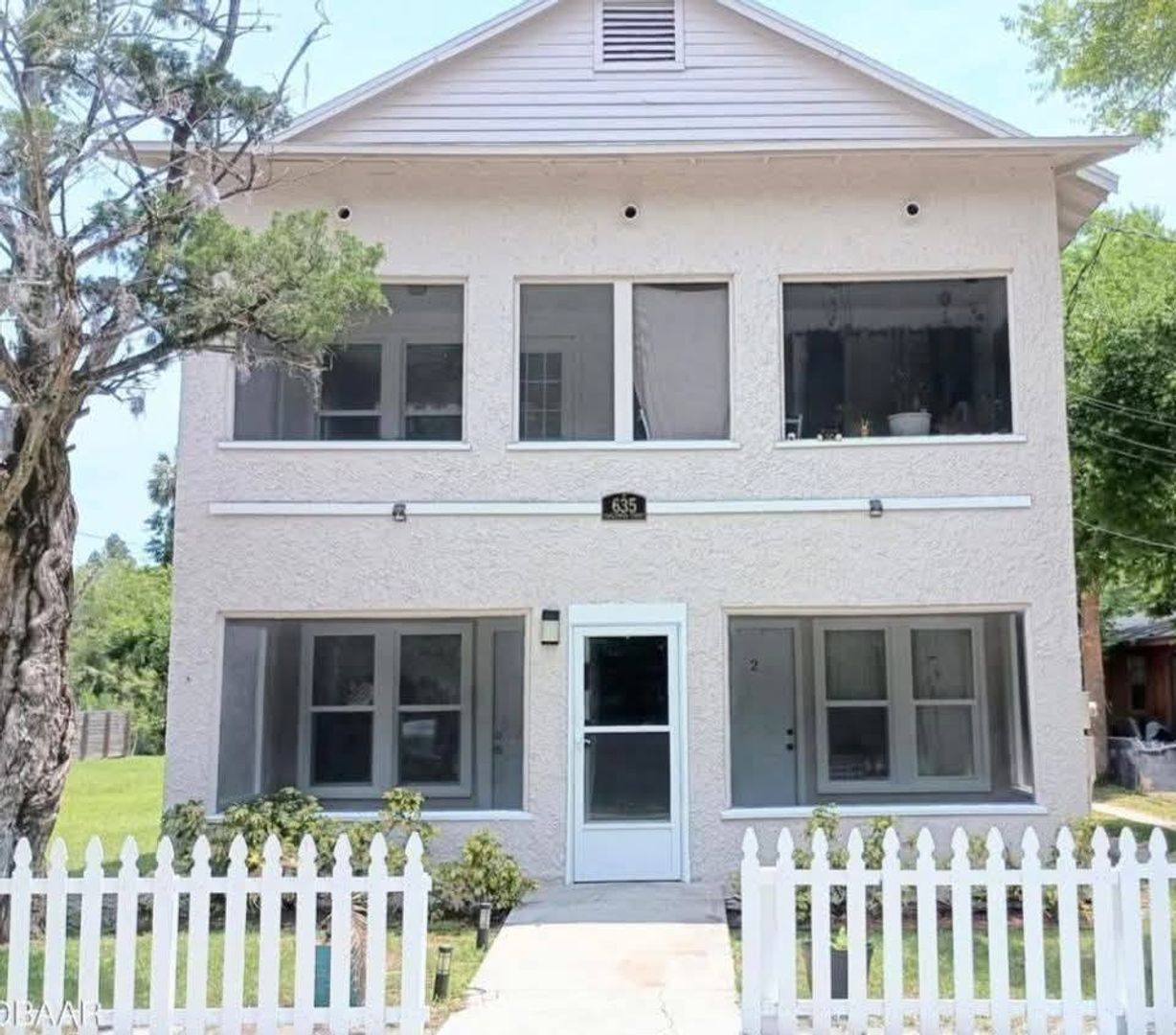 Daytona Beach Apartment: 635 Tanglewood Street