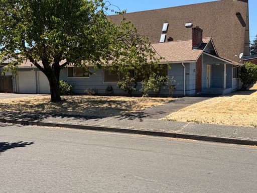 3 bedroom, 1.5 bath house in Eugene! – photo 1
