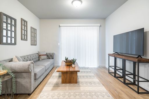 Newer 2-bedroom apartment in Cottage Grove!