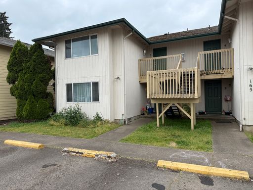 Discover this comfortable 2-bedroom, 1-bath apartment – photo 1