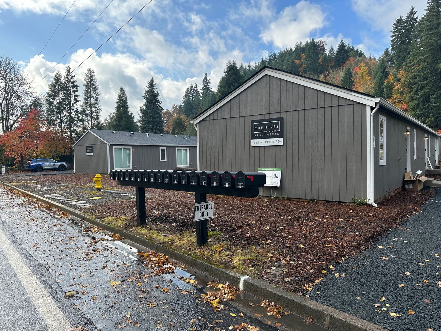 Cottage Grove Apartment: 555 N. River Rd.