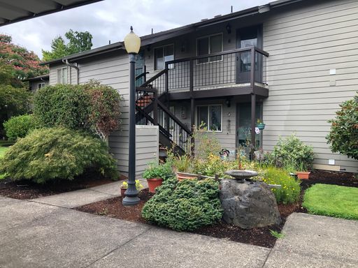 2-bedroom 1 bath upstairs apartment in 55+ community! – photo 1
