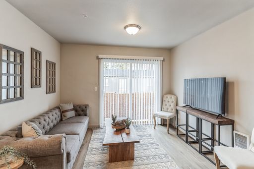 Newer 2-bedroom apartment in Cottage Grove!