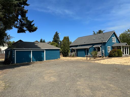 Large 5-bedroom, 2-bathroom Farmhouse for rent! – photo 1