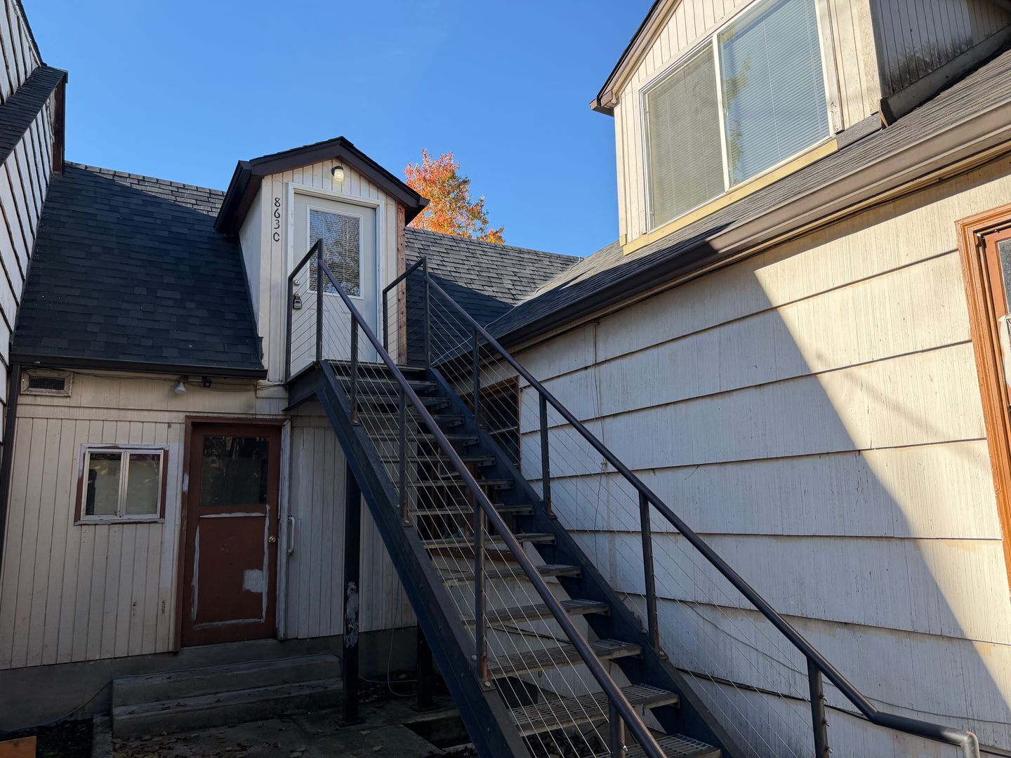 Springfield Apartment: 863 G St.