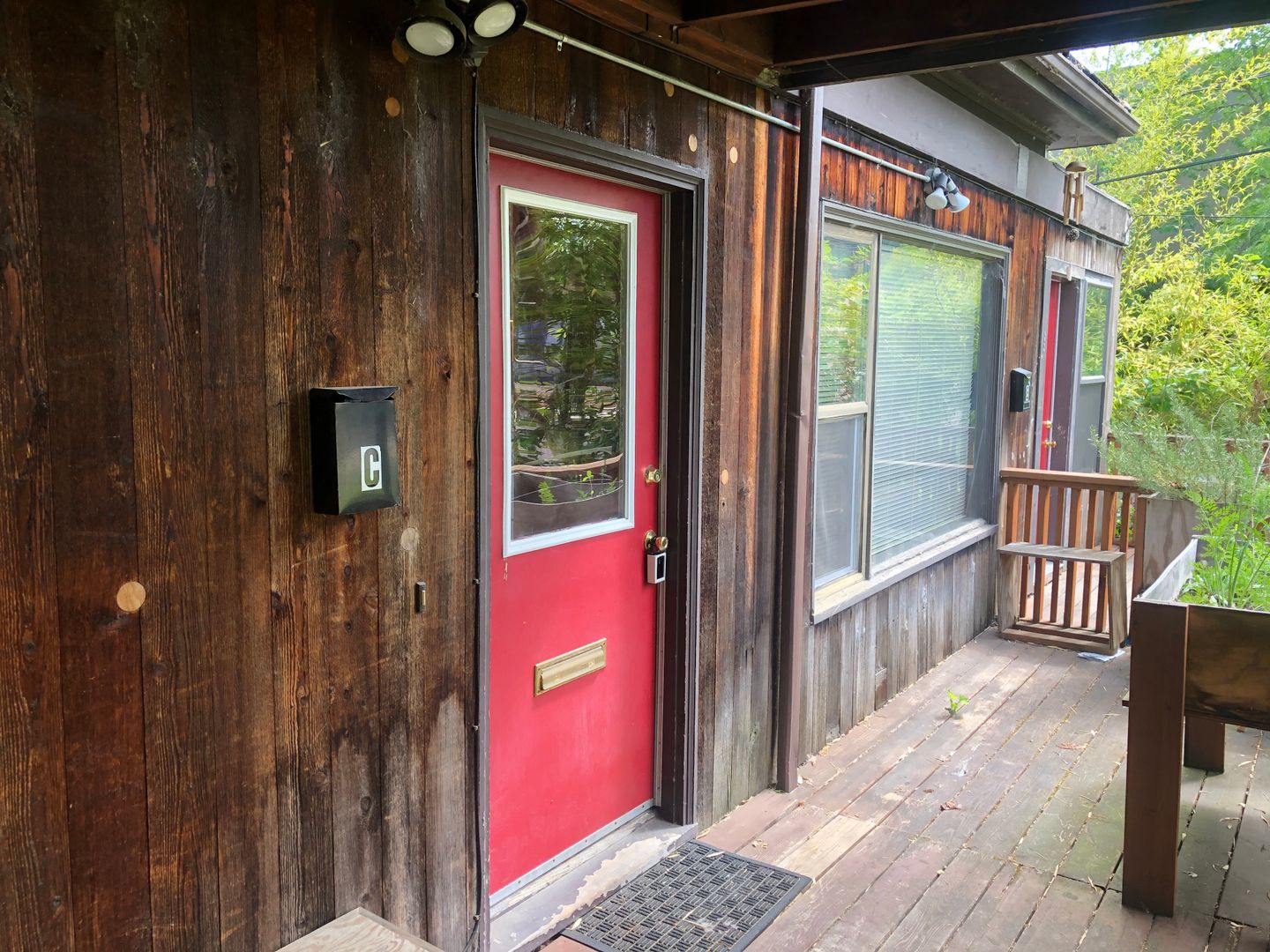 Eugene Apartment: 1873 Garden Ave.