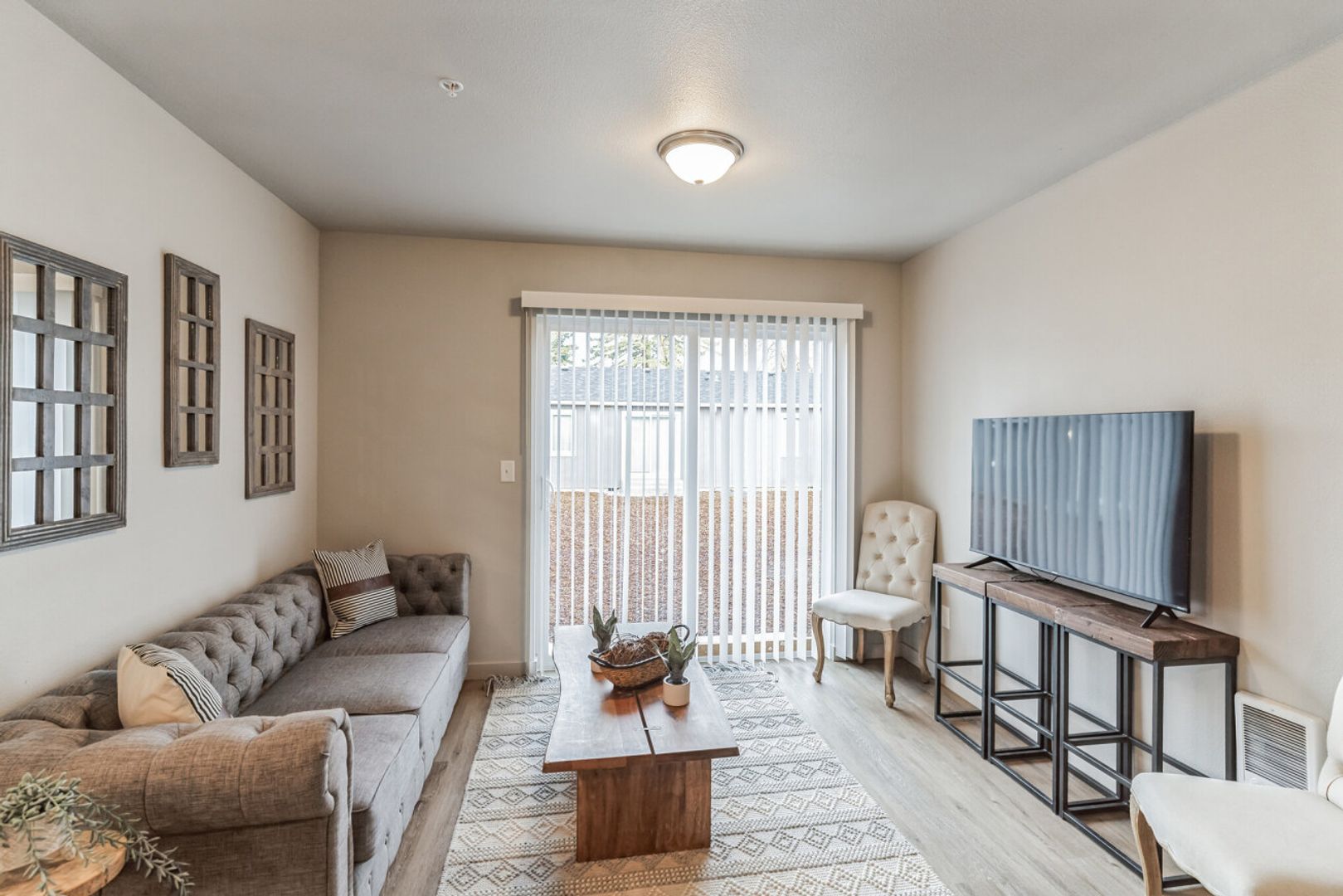 Cottage Grove Apartment: 555 N. River Rd.