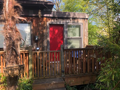 Studio apartment near UofO! – photo 1