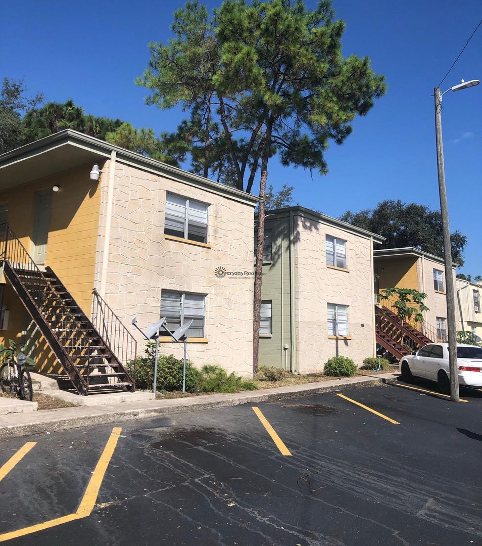 Tampa Apartment: 13106 Leisurewood Pl