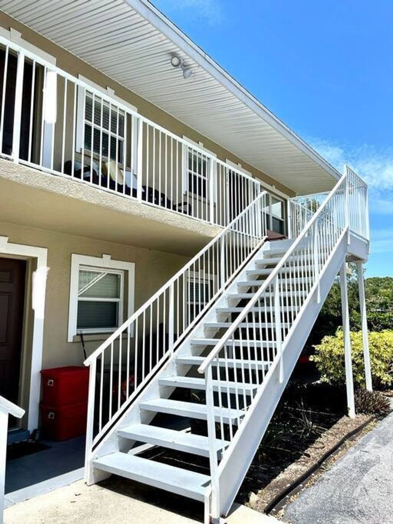 Sarasota Apartment: 2050 Arlington St