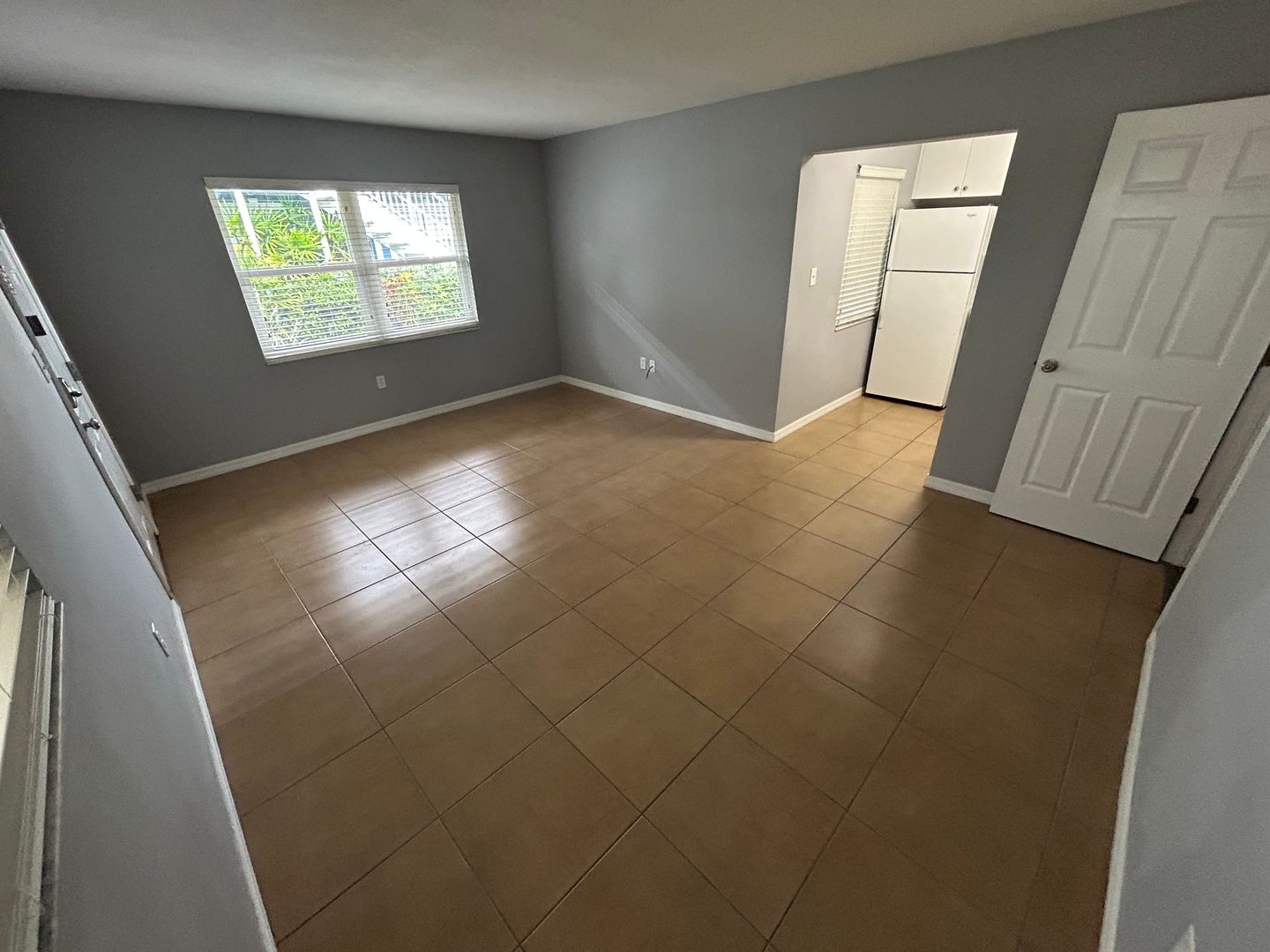 2066 Arlington St 2 of 6