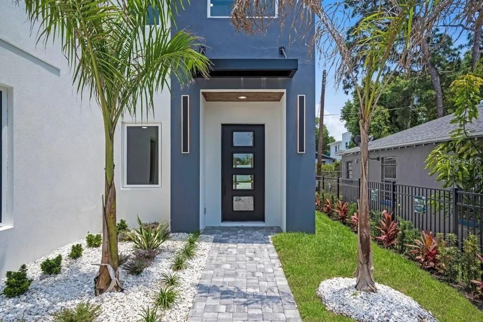 Sarasota House: 1156 COCOANUT AVE