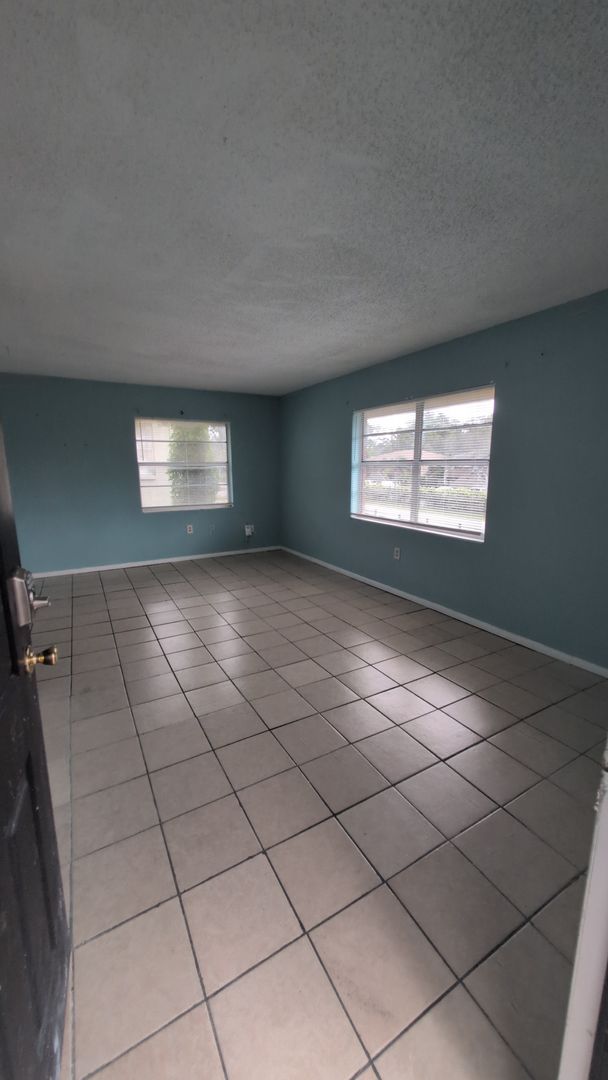 Tampa Apartment: 13106 Leisurewood Pl