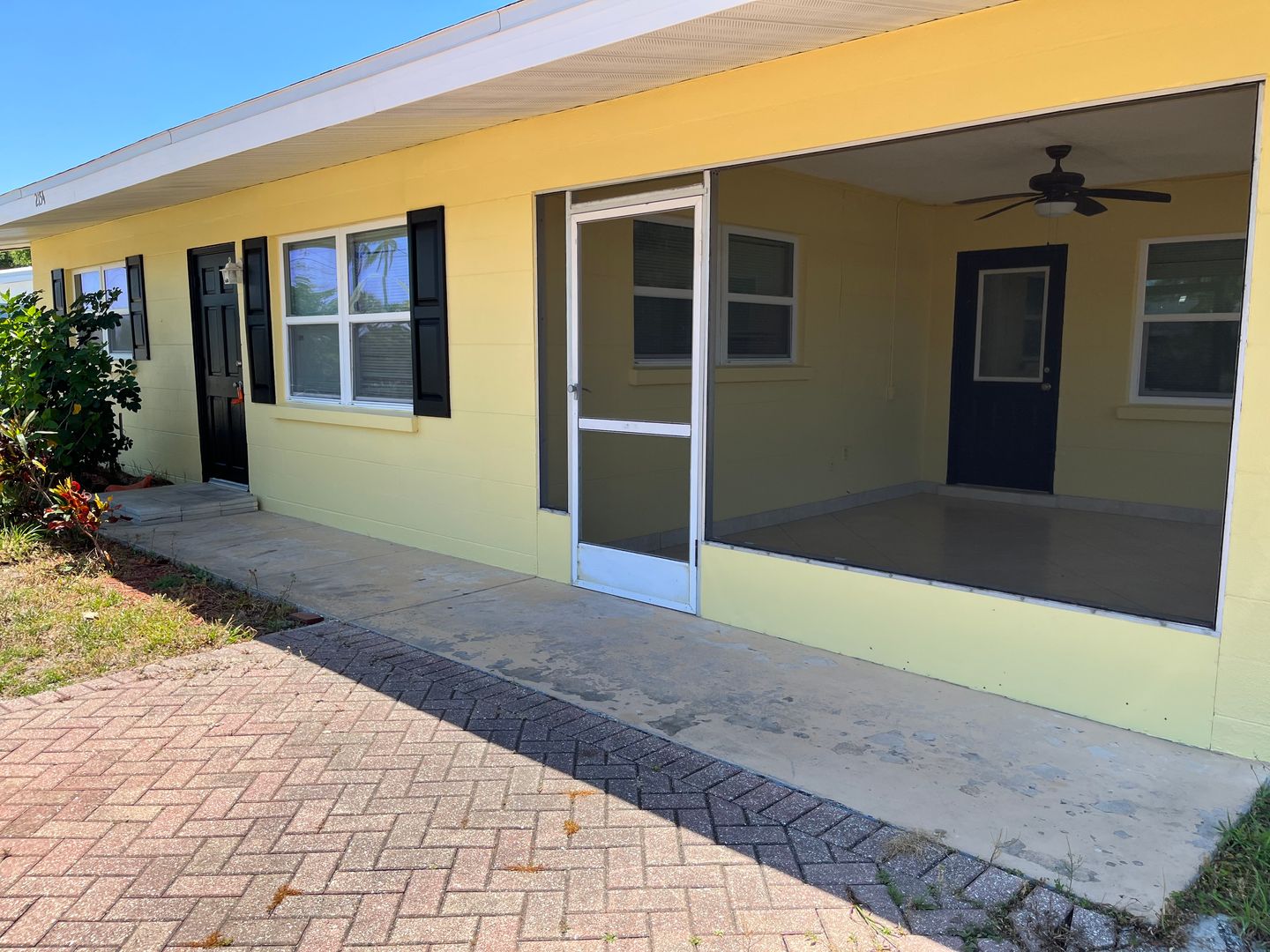 Sarasota House: 2154 Inner Cass Cir