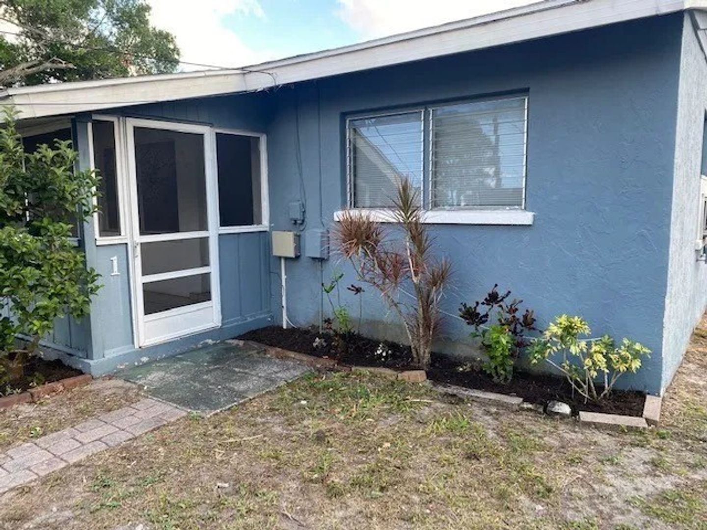 Palmetto Apartment: 519 6th Ave W Unit 1