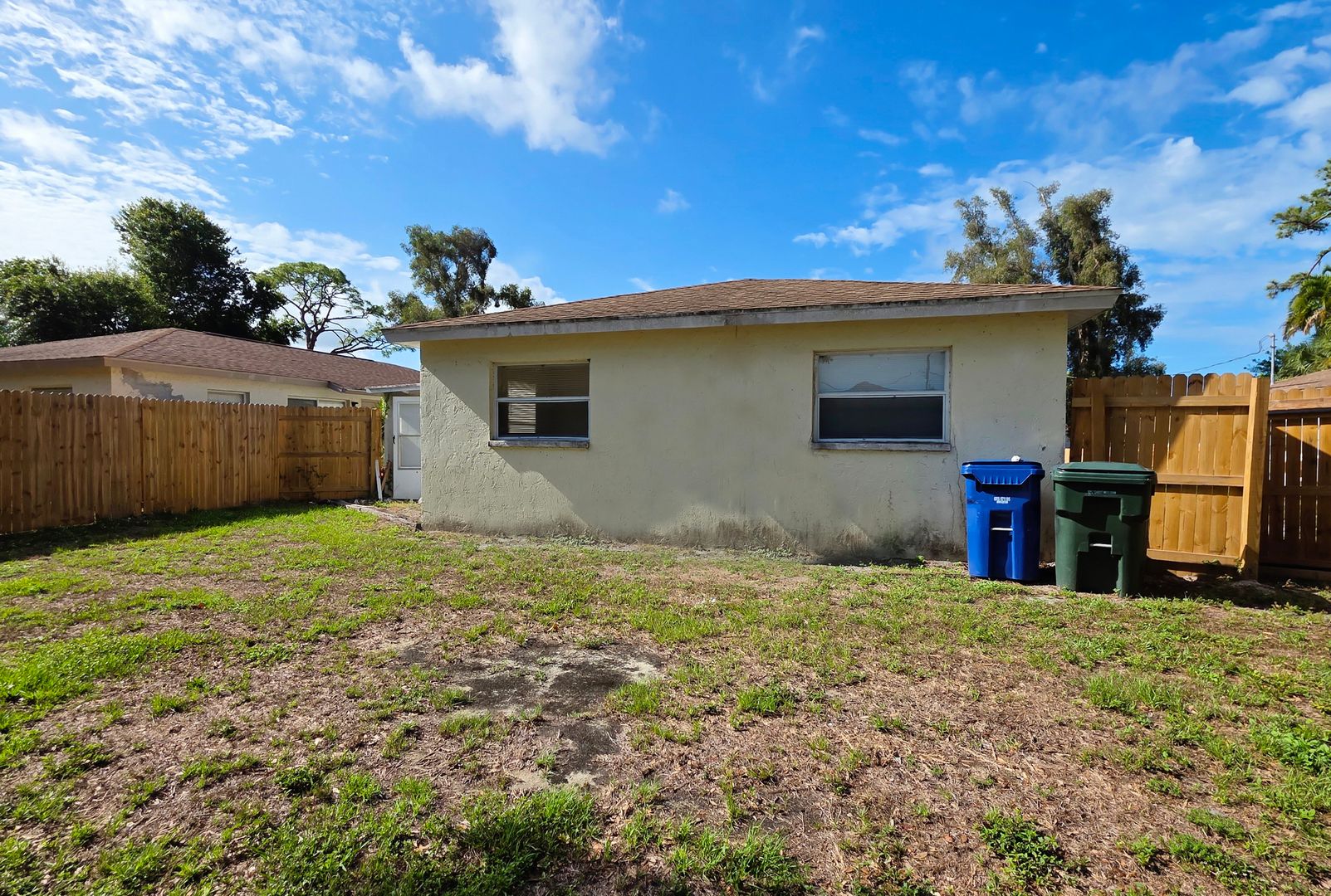 Sarasota Apartment: 1895 Debbie St.