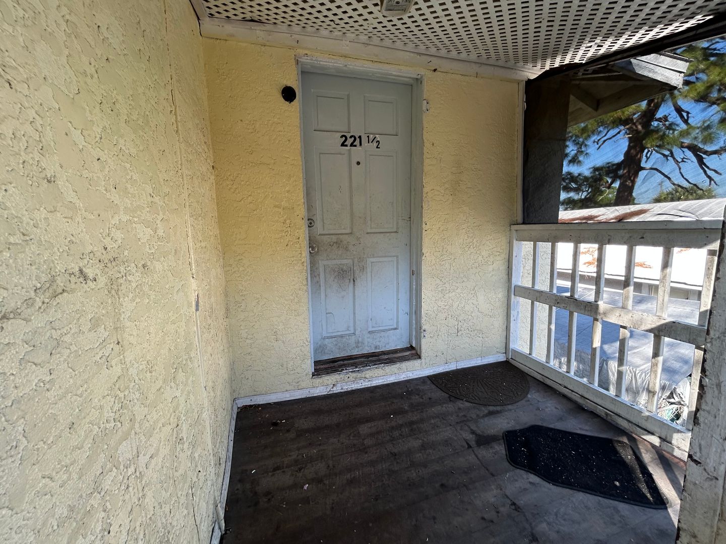 Bradenton Apartment: 221 10th Ave W