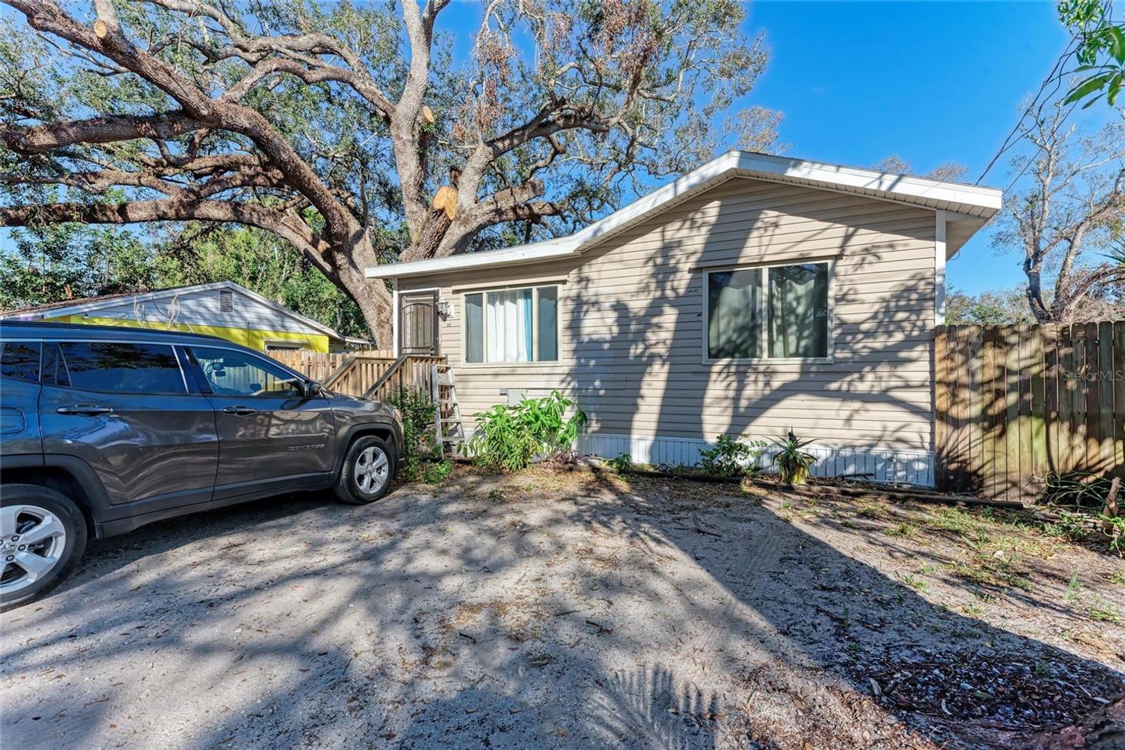 Bradenton Apartment: 2005 12th St. W