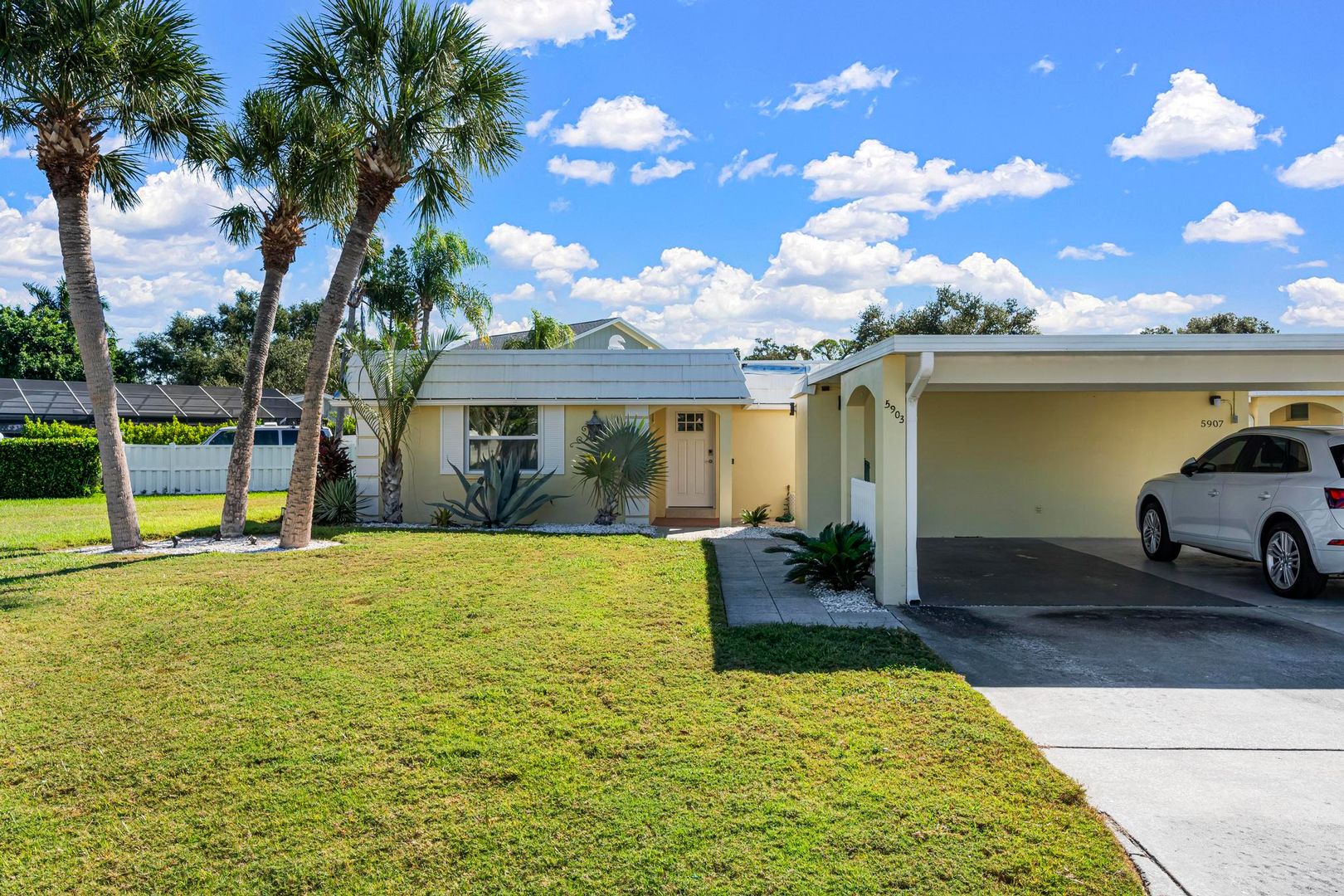 Sarasota Townhome: 5903 Tidewood Avenue