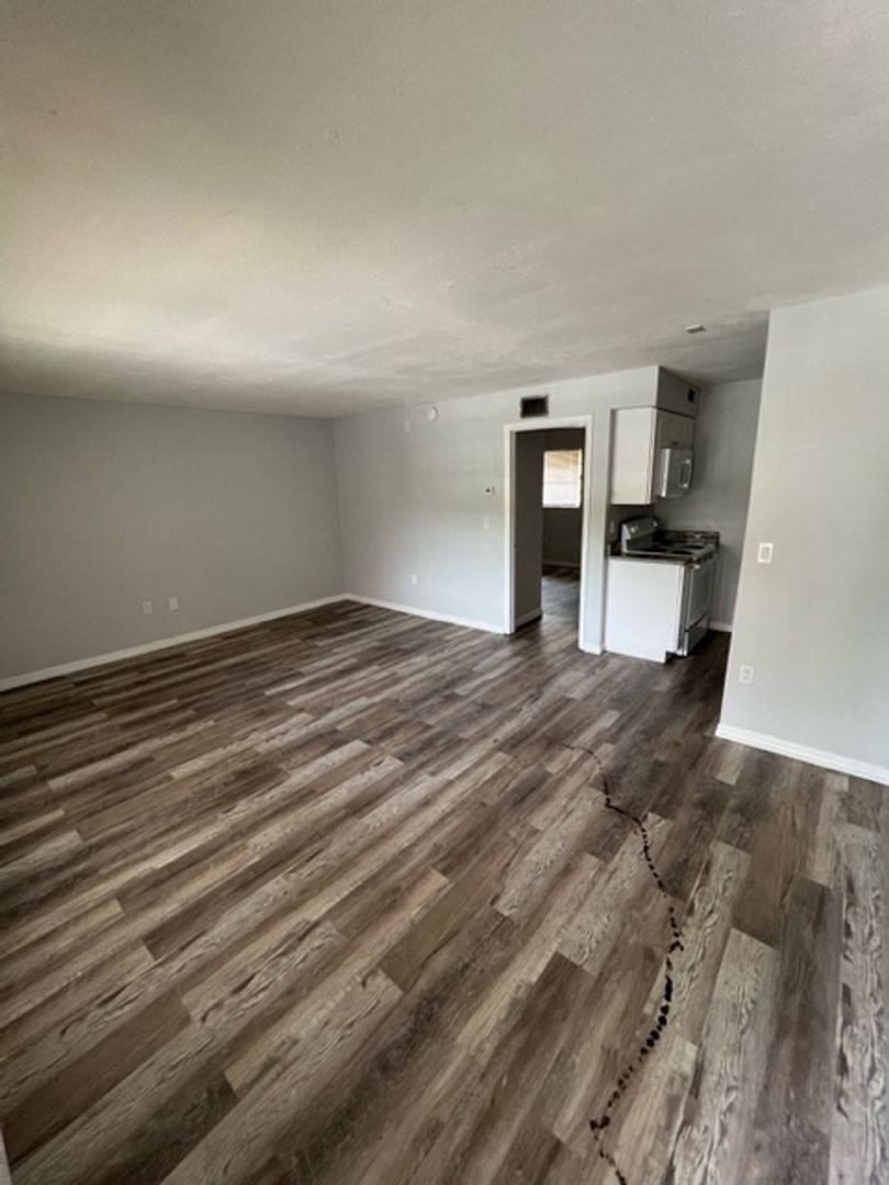 Tampa Apartment: 13106 Leisurewood Pl