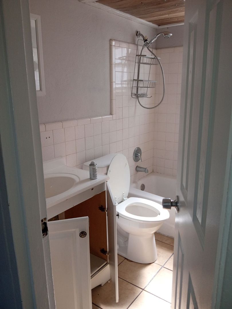 Sarasota Apartment: 2700 Palmadelia Avenue