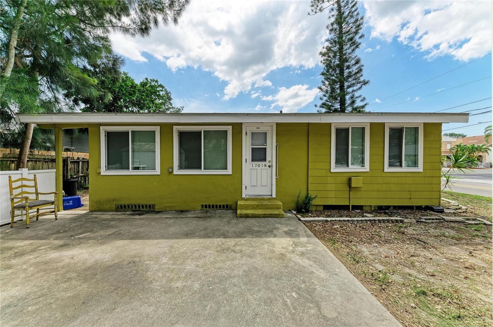 Bradenton Apartment: 1701 13th St W