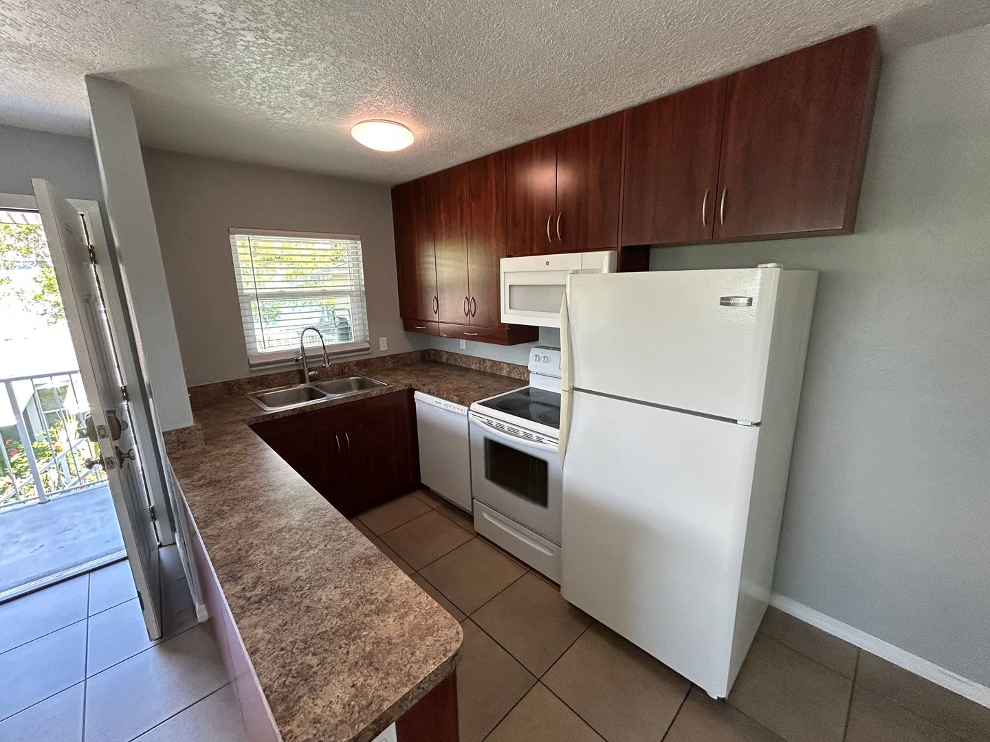 Sarasota Apartment: 2054 Arlington St