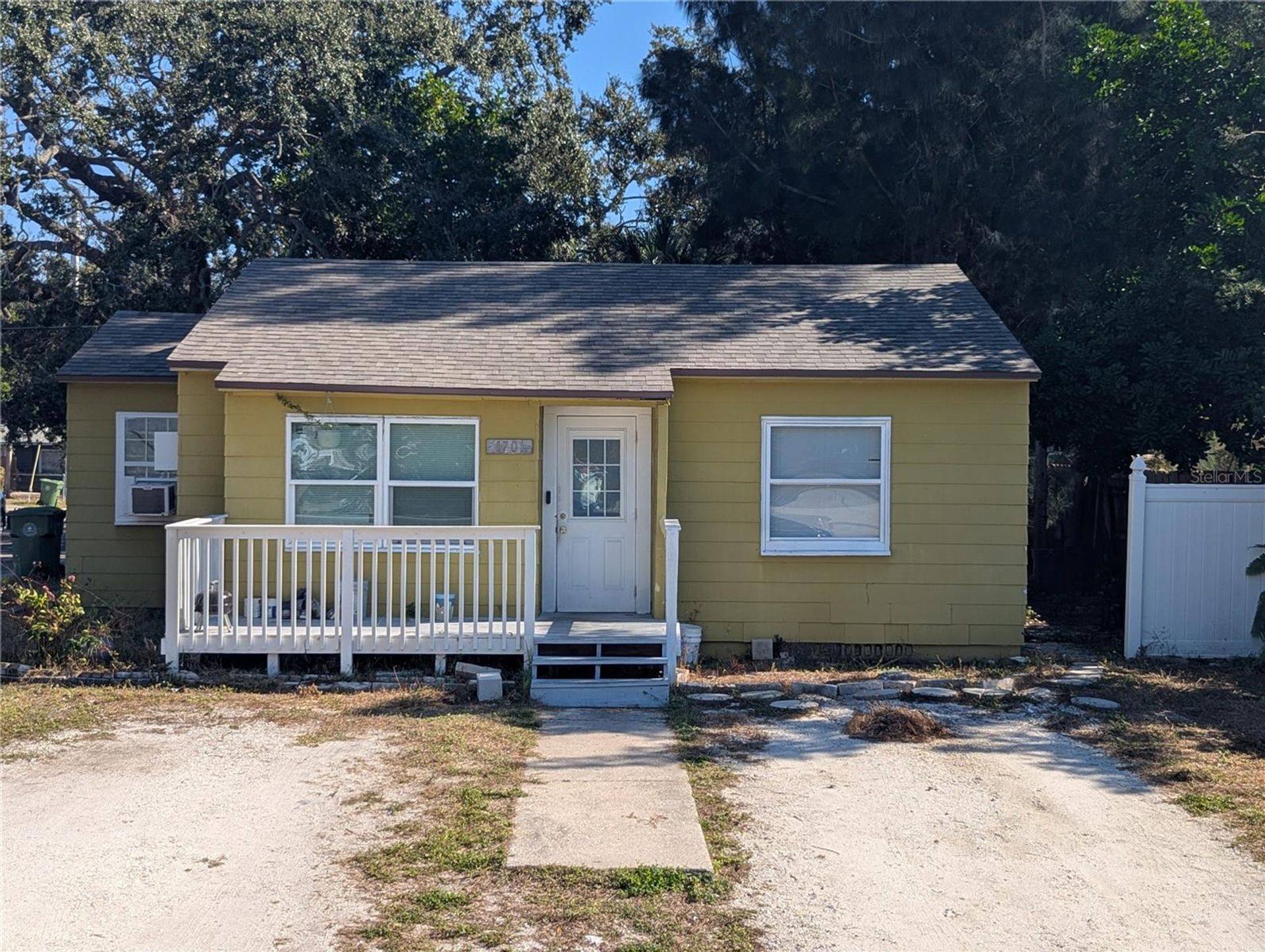 Bradenton Apartment: 1701 13th St W