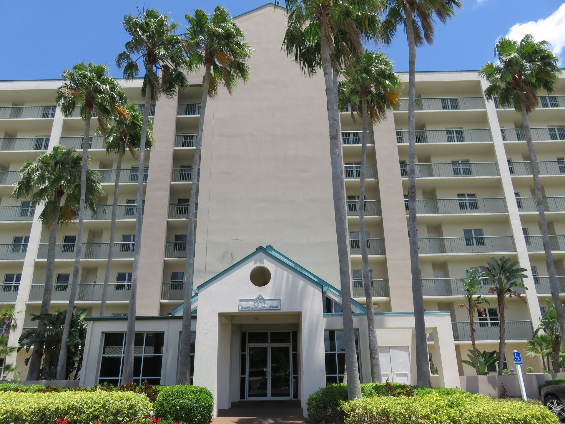 Annual 2/2 Condo, in a resort community golf and tennis