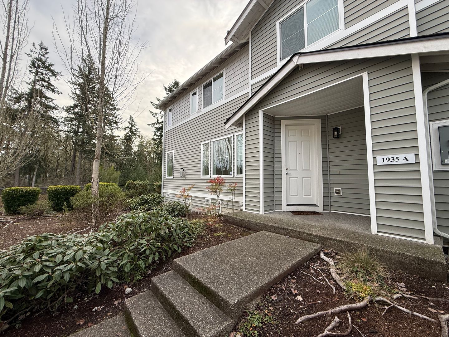 Dupont House: 1935 Garry Oaks Ave, Unit A