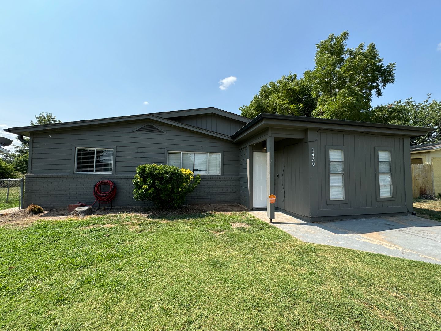 Lawton House: 1430 NW Ozmun