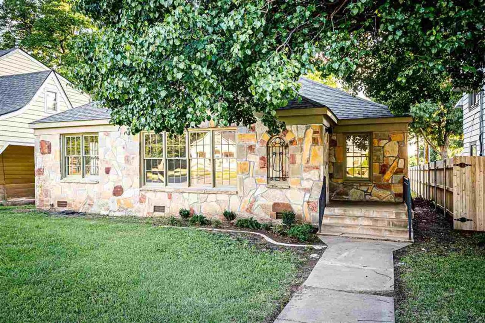Lawton House: 506 NW Ft Sill Blvd