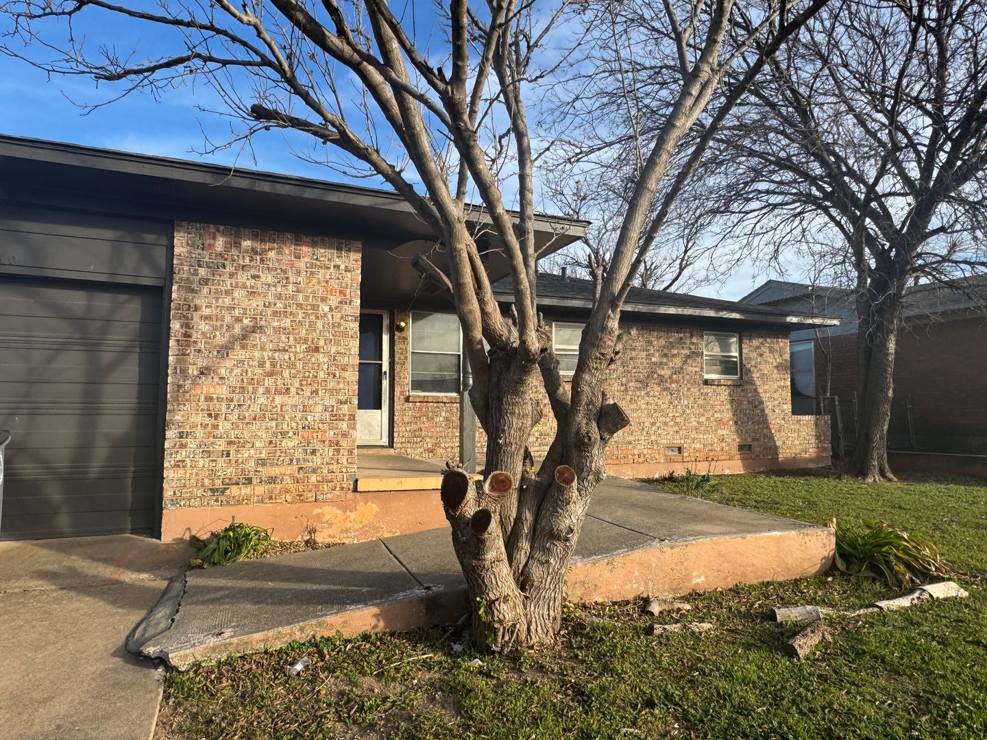 Lawton House: 3310 SW Salinas